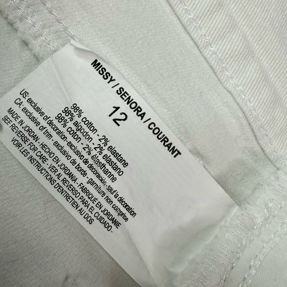 Gloria Vanderbilt Amanda White Embroidered Capri Jeans Slimming Size 12 - Picture 6 of 9